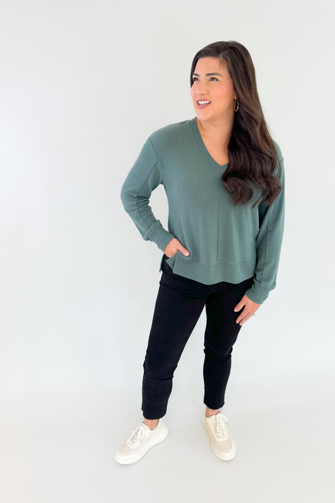 The Z SUPPLY Wilder Cloud V-Neck Long Sleeve Top incorporates a cool design with a comfortable feel. It has raw edge seams, a step hem and center front and back seam. These details add unique texture that elevates the look! It's perfect for the fall/winter season. 