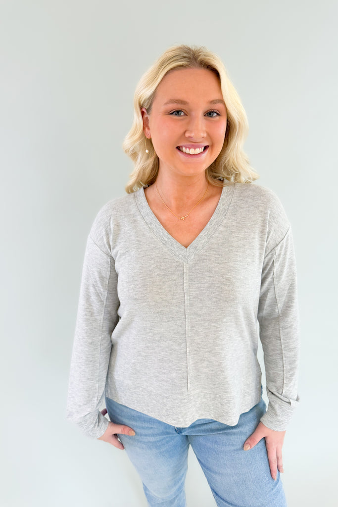 The Z SUPPLY Wilder Cloud V-Neck Long Sleeve Top incorporates a cool design with a comfortable feel. It has raw edge seams, a step hem and center front and back seam. These details add unique texture that elevates the look! It's perfect for the fall/winter season. 