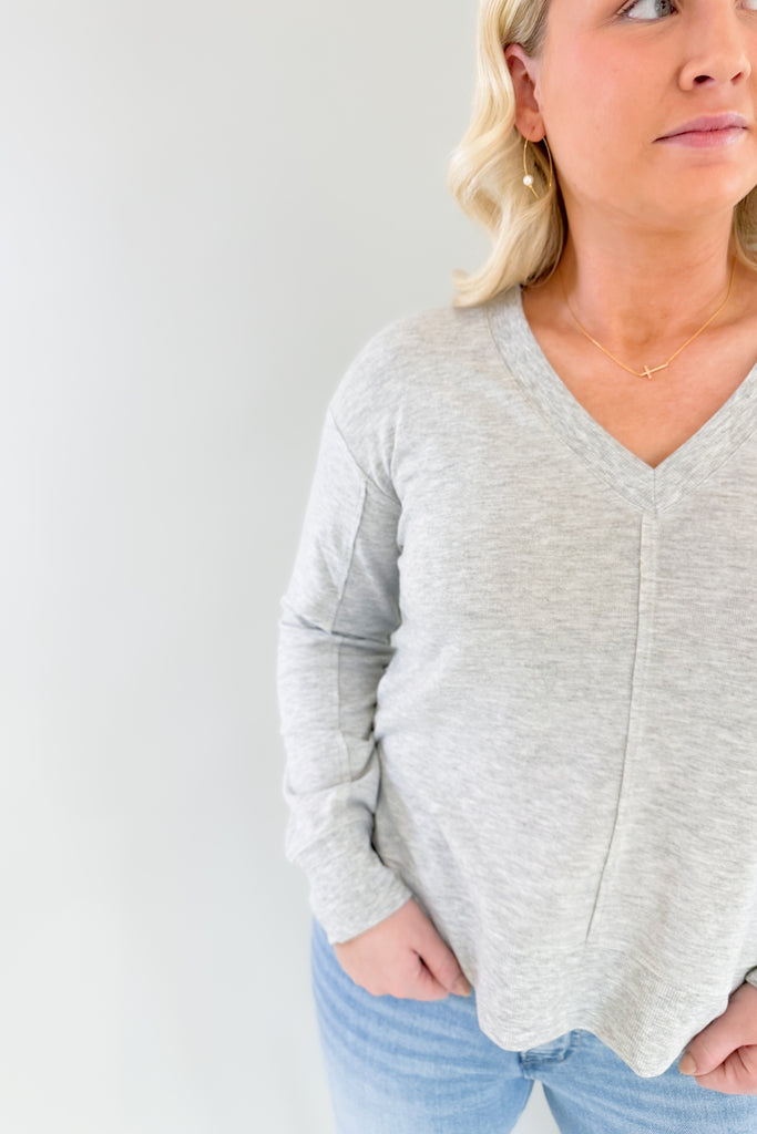 The Z SUPPLY Wilder Cloud V-Neck Long Sleeve Top incorporates a cool design with a comfortable feel. It has raw edge seams, a step hem and center front and back seam. These details add unique texture that elevates the look! It's perfect for the fall/winter season. 
