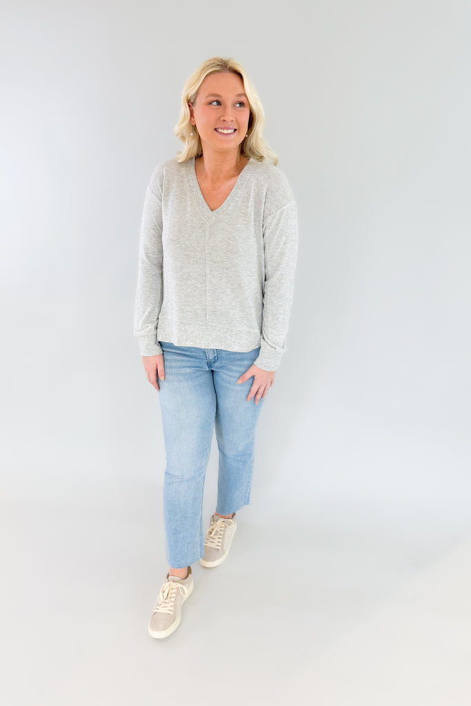 The Z SUPPLY Wilder Cloud V-Neck Long Sleeve Top incorporates a cool design with a comfortable feel. It has raw edge seams, a step hem and center front and back seam. These details add unique texture that elevates the look! It's perfect for the fall/winter season. 
