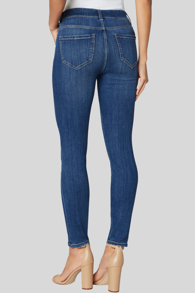 The Gia Glider Pull On Ankle Jeans 28" are a great medium wash skinny jean! They are comfortable, built with stretch and elevated fabric. You can not only see, but also feel the quality of these jeans. They are a go-to! 