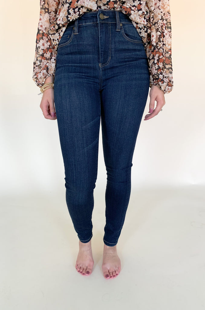The Abby High Rise Skinny 30" Jeans are the sister style to our Abby Ankle Skinny Jean. This version has a higher waist, which is trendy and flattering for balancing proportions. It has the same amazing fabric Liverpool denim is known for and plenty of stretch too. Classic skinny jeans are great for work, elevating your look, and are timeless. This style would be a great addition to your wardrobe.  
