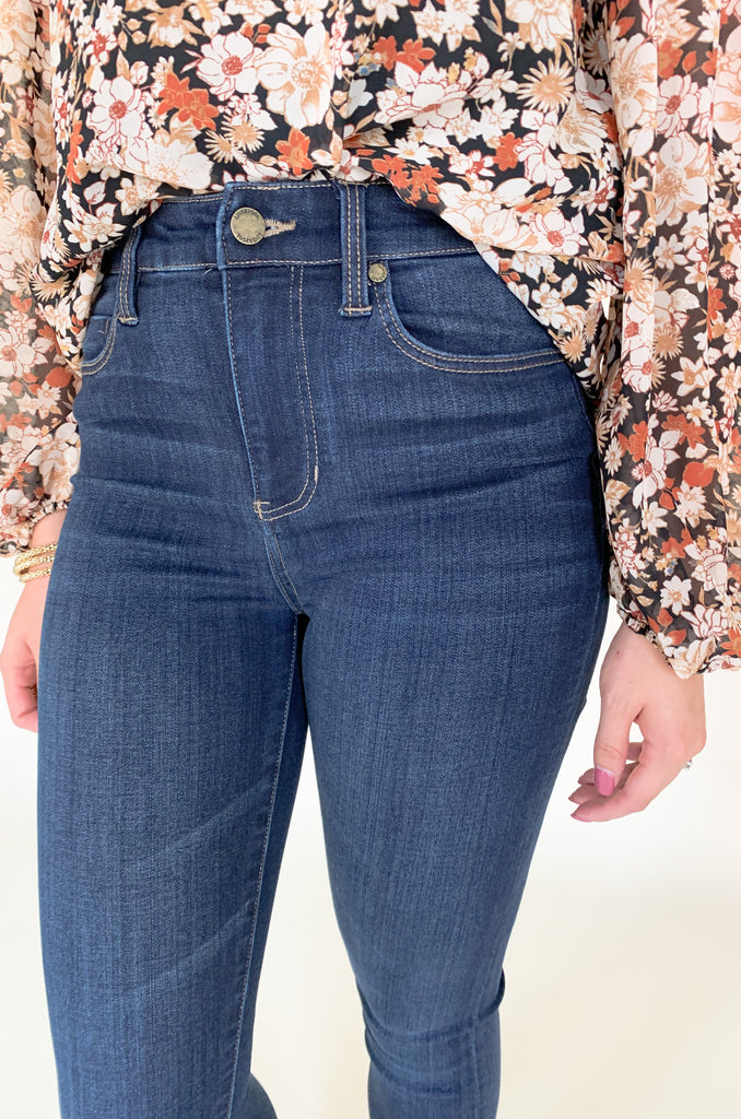 The Abby High Rise Skinny 30" Jeans are the sister style to our Abby Ankle Skinny Jean. This version has a higher waist, which is trendy and flattering for balancing proportions. It has the same amazing fabric Liverpool denim is known for and plenty of stretch too. Classic skinny jeans are great for work, elevating your look, and are timeless. This style would be a great addition to your wardrobe.  