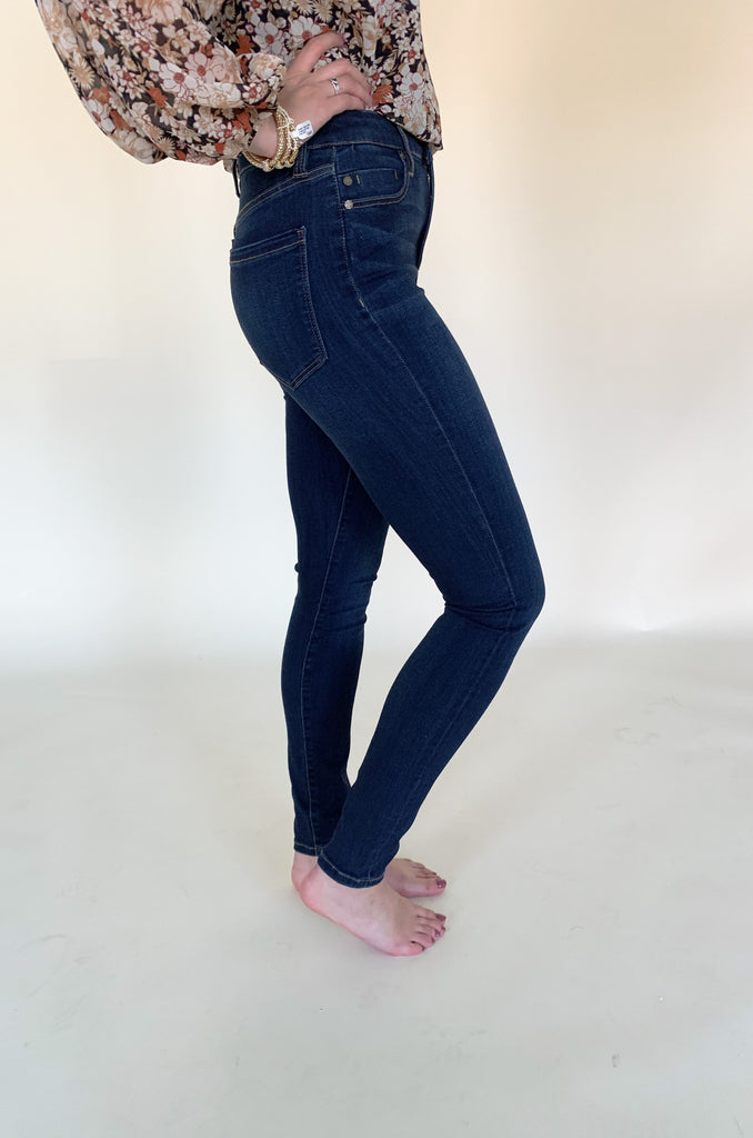 The Abby High Rise Skinny 30" Jeans are the sister style to our Abby Ankle Skinny Jean. This version has a higher waist, which is trendy and flattering for balancing proportions. It has the same amazing fabric Liverpool denim is known for and plenty of stretch too. Classic skinny jeans are great for work, elevating your look, and are timeless. This style would be a great addition to your wardrobe.  