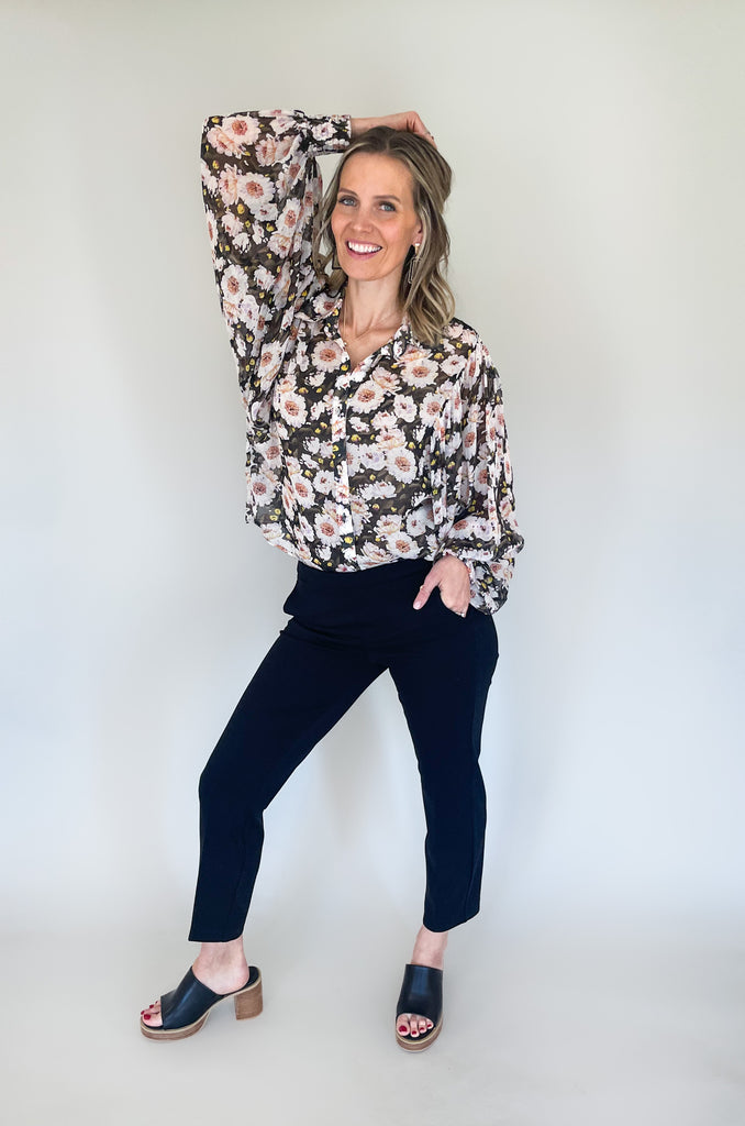 We are obsessed with these new Liverpool Los Angeles Kayla Pull On Trouser Pant. They are super comfortable, chic and easy to wear! This sophisticated pant has us swooning over all the possible ways you can wear it. Pair with a casual tee or a cute top, sandals or wedges, work or play... you get the point!