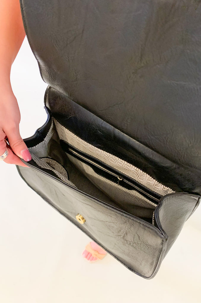 The Baylor Contrast Flapover Tassel Crossbody is a unique style that adds a little fun to any outfit. This vegan leather crossbody is black with a special woven contrast. The elements play into spring and summer fashion perfectly! On the inside, this bag is quite large. You can hold all of the essentials and more. Plus the added pockets help with organization. 