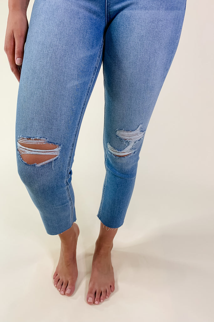 The Big Dreams High Rise Crop Straight Denim is a new favorite! It is the perfect fit, comfortable, and has so much detail. We love the raw hem, distressing, and trendy cropped fit. Wear these to instantly elevate your look!