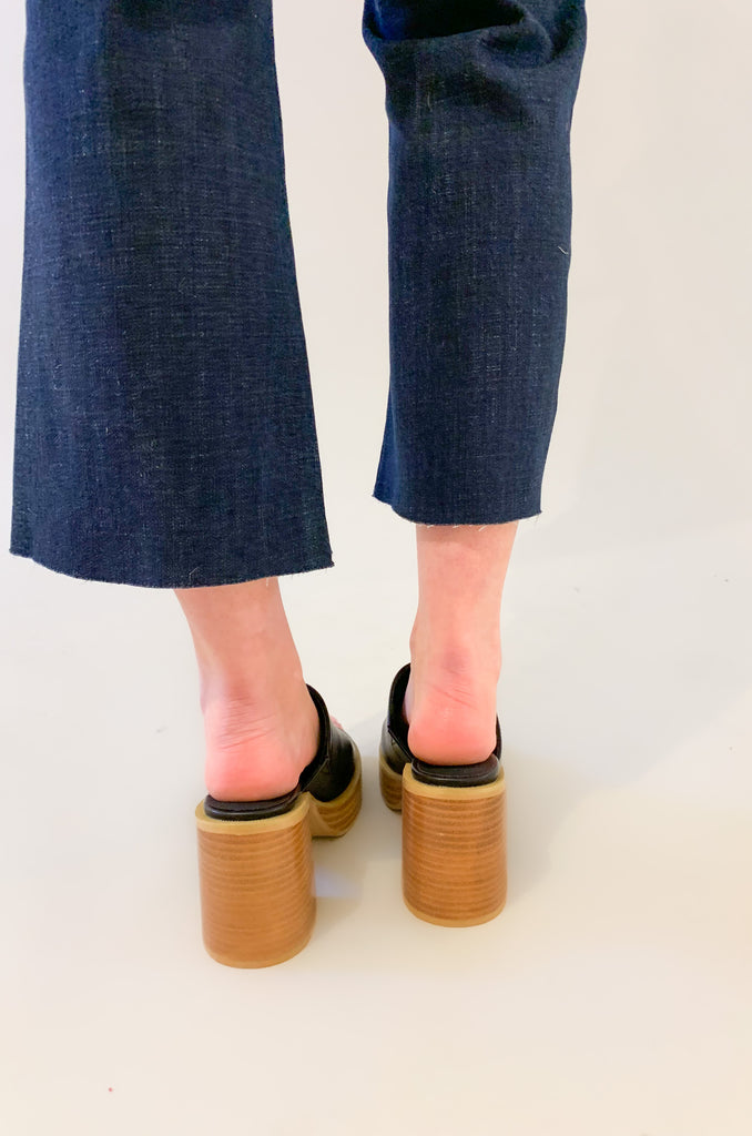 The Camille Dual Platform Slide is chic, trendy, and perfect for spring! This style is very comfortable with cushioned padding. It is the perfect shoe to elevate your outfit. The block heel is very easy to wear too. 
