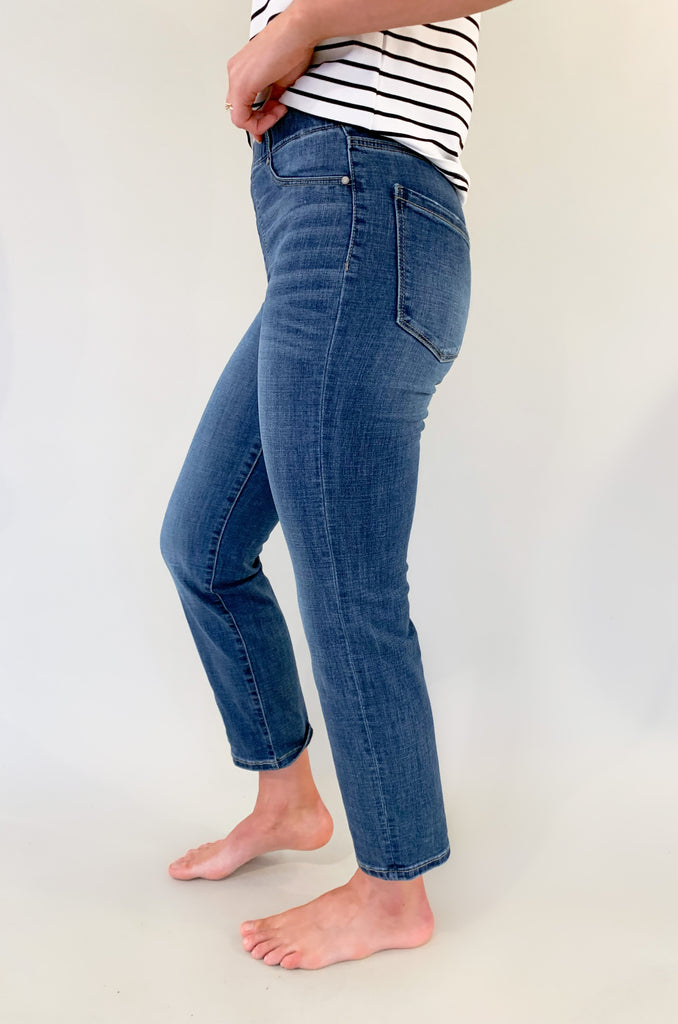 The Chloe Slim 29" Inseam Pull on Jeans by Liverpool Los Angeles are amazing! They are a trendy straight-leg fit, but with a comfortable elastic waist. These are a no fuss...Pull-on and go pant!  