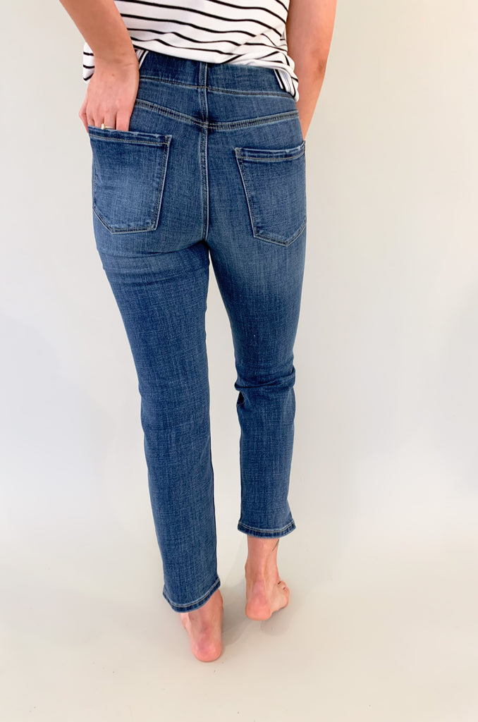 The Chloe Slim 29" Inseam Pull on Jeans by Liverpool Los Angeles are amazing! They are a trendy straight-leg fit, but with a comfortable elastic waist. These are a no fuss...Pull-on and go pant!  