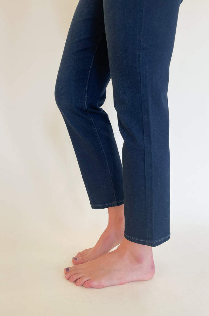 The Liverpool Gia Glider Pull On Slim Jeans are a great dark wash skinny jean. They are extremely comfortable and stretchy too. They pair well with everything, look chic, and are built to last. The quality and fit is amazing!