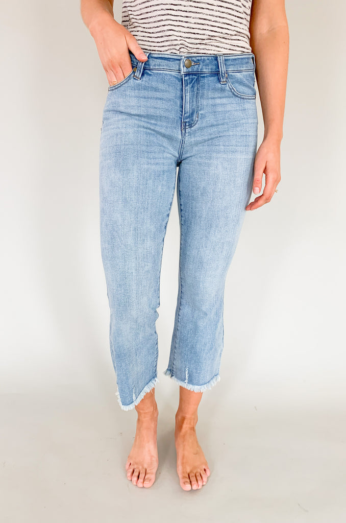 The Liverpool Hannah Crop Flare with Frayed Hem 25 1/2" Jeans are perfect for spring! With their light wash color, cropped-flare fit, and frayed hem, these jeans are the perfect casual look. They are elevated, but also amazing for everyday outfits. The fit is amazing too! Liverpool jeans are known for comfort and this style is no exception. 