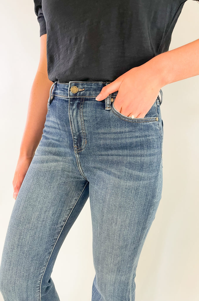 The Liverpool Hannah Super Flare Jeans are the perfect addition to any fashion-forward wardrobe! These jeans offer a sleek and stylish silhouette that is sure to turn heads. The flare leg opening creates a chic and retro-inspired look, while the high-rise waistline adds a modern touch. The fabric is very stretchy, comfortable, and made to last!