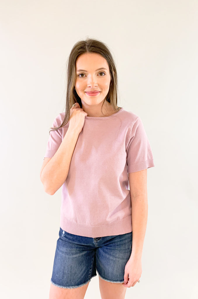 This cute elevated sweater is a must-have! It looks pretty and polished worn alone, but also great layered under jackets. This Hilary High Low Short Sleeve Sweater comes in two amazing colors, black and lilac. Both are perfect for spring. The fabric will keep you cozy on those early spring days too! 