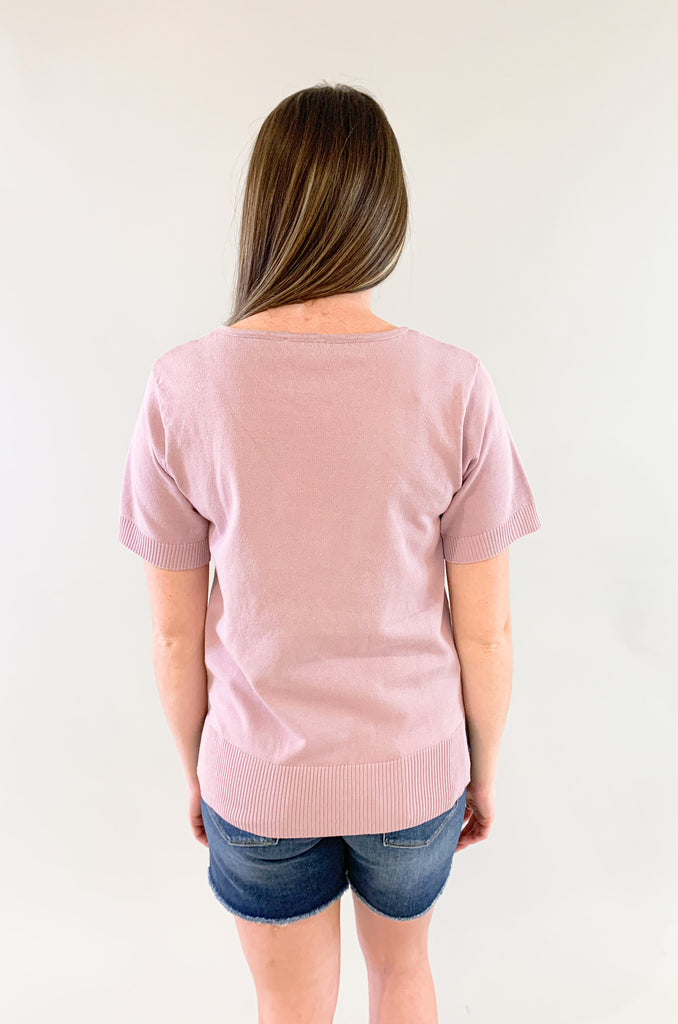 This cute elevated sweater is a must-have! It looks pretty and polished worn alone, but also great layered under jackets. This Hilary High Low Short Sleeve Sweater comes in two amazing colors, black and lilac. Both are perfect for spring. The fabric will keep you cozy on those early spring days too! 