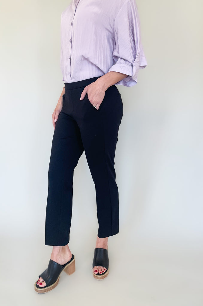 We are obsessed with these new Liverpool Los Angeles Kayla Pull On Trouser Pant. They are super comfortable, chic and easy to wear! This sophisticated pant has us swooning over all the possible ways you can wear it. Pair with a casual tee or a cute top, sandals or wedges, work or play... you get the point!