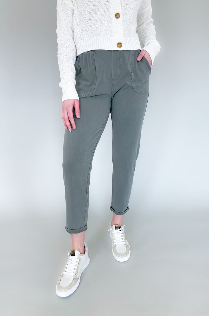 This new [Z SUPPLY] Kendall Jersey Pant is an instant favorite. Not only are these pants extremely comfortable, but they are also luxe. You can definitely wear them casually, but add a cute style like the [Z SUPPLY] Marcy Cardigan to dress it up. Because of the fun pockets, cuffed bottoms, and button detail, you get the look of an elevated pant. 