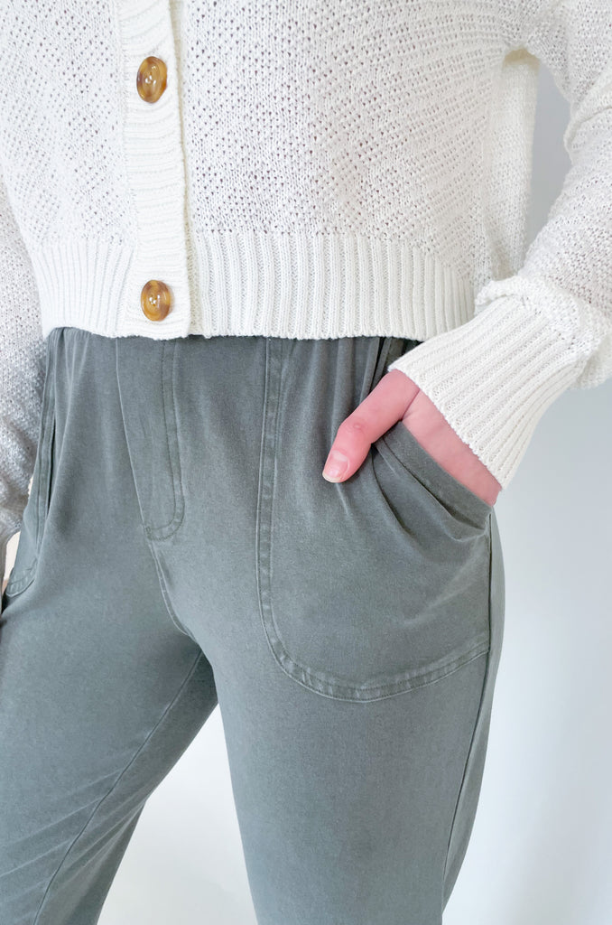 This new [Z SUPPLY] Kendall Jersey Pant is an instant favorite. Not only are these pants extremely comfortable, but they are also luxe. You can definitely wear them casually, but add a cute style like the [Z SUPPLY] Marcy Cardigan to dress it up. Because of the fun pockets, cuffed bottoms, and button detail, you get the look of an elevated pant. 