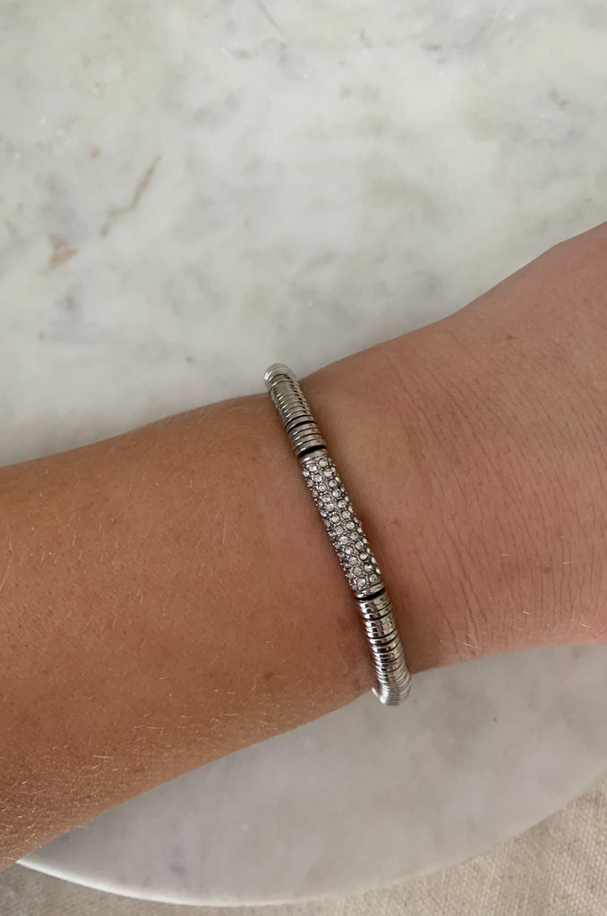 The Pave Bar and Metal Disk Stretch Bracelet is the perfect everyday bracelet! The pave bar elevates this bracelet and adds a little shimmer. This stretch bracelet comes in two variations, gold or silver. You can wear this by itself or stacked with another on of our favorites, Metal Disc and Pave Stretch Bracelet.