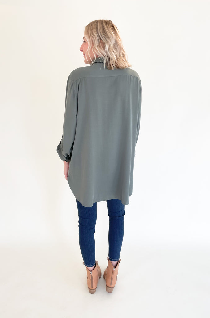 The Tate Tencel Oversized Shirt is extremely soft with a lightweight feel. The colors are amazing for fall, but can easily be worked into your winter wardrobe. This style is slightly oversized too, making it the perfect pair to skinny jeans and leggings. It's cute, comfortable, and effortless!