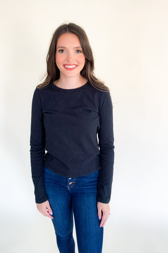 The [Z SUPPLY] Modern Slub Long Sleeve Tee is a great elevated basic! This style is semi-fitted, so it looks amazing along, but also layered under jackets. The fabric is breathable and stretchy too. You cannot go wrong with this Z SUPPLY fave!