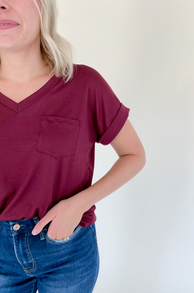 The Scout V Neck Pocket Tee is such an amazing basic! You can wear it on its own or layer with it all season long. The fabric feels like a dream and these colors are spring essentials. On the sleeves, there is a banded hem that elevates the look even more. We love this one! Choose between several colors for an easy, go-to look. 