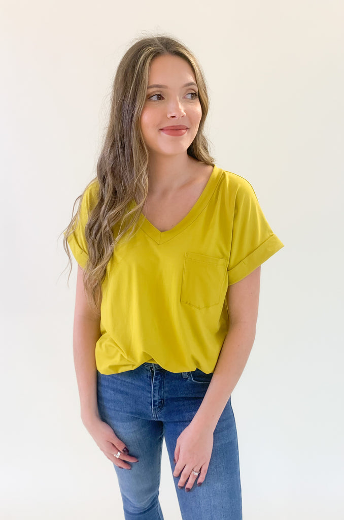 The Scout V Neck Pocket Tee is such an amazing basic! You can wear it on its own or layer it under jackets all season long. The fabric feels like a dream and comes in so many colors. On the sleeves, there is a banded hem that elevates the look even more. We love this one! Choose between several colors for an easy, on-the-go-to look. 