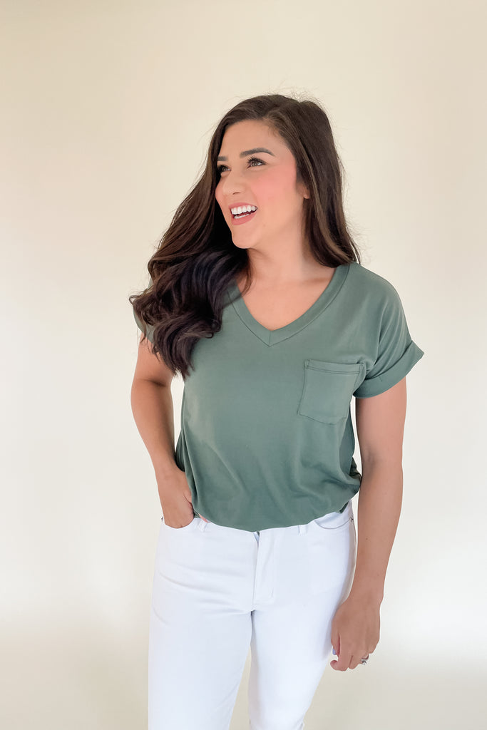 The Scout V Neck Pocket Tee is such an amazing basic! You can wear it on its own or layer with it all season long. The fabric feels like a dream and these colors are spring essentials. On the sleeves, there is a banded hem that elevates the look even more. We love this one! Choose between several colors for an easy, go-to look. 
