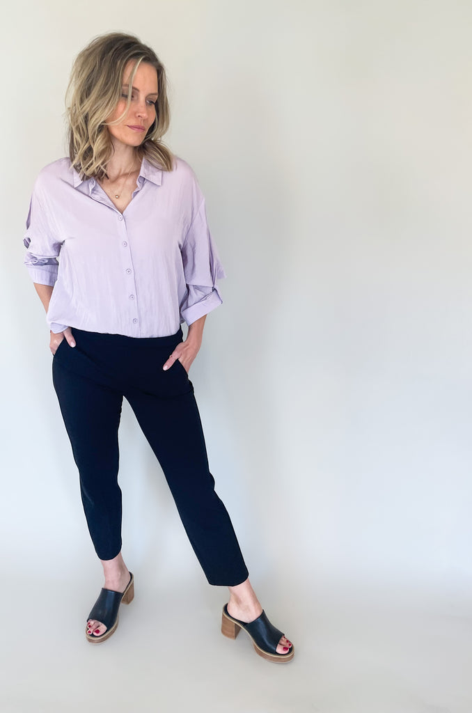 We are obsessed with these new Liverpool Los Angeles Kayla Pull On Trouser Pant. They are super comfortable, chic and easy to wear! This sophisticated pant has us swooning over all the possible ways you can wear it. Pair with a casual tee or a cute top, sandals or wedges, work or play... you get the point!