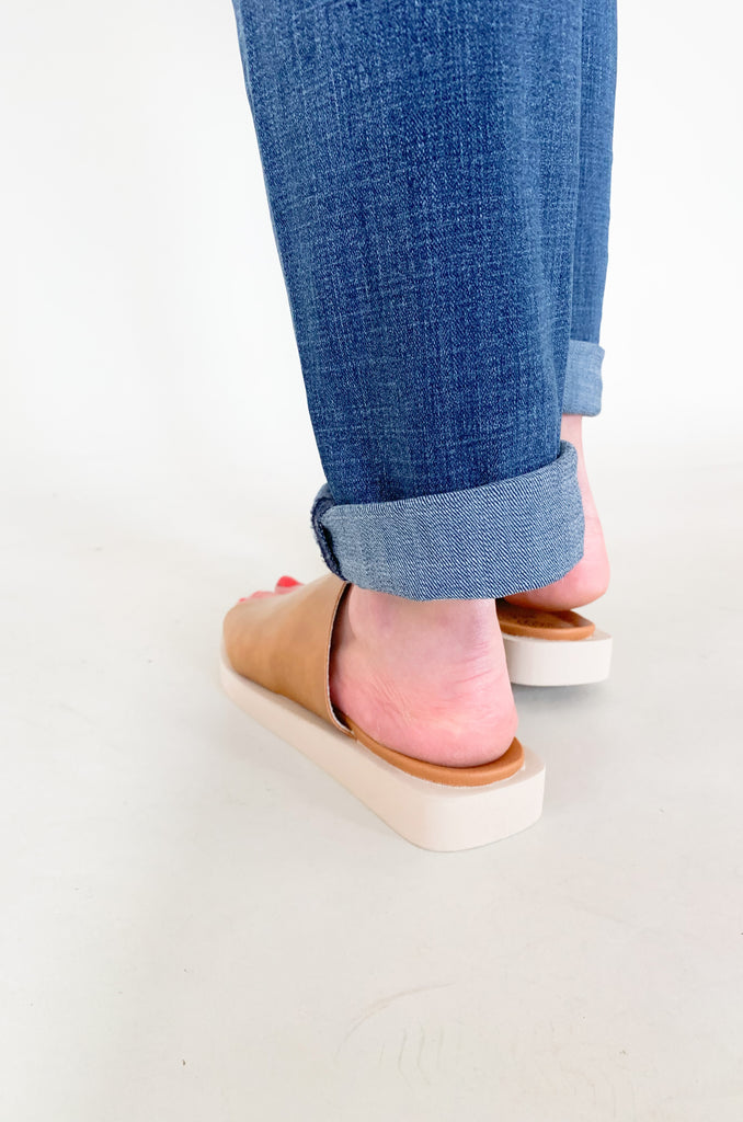 An easy sandal for spring and summer! The Vicente Cross Coverage Strap Sandal is so great for everyday. It is comfortable with a supportive strap. The contrast brown top with white sole is a fun detail too. You cannot go wrong with these! 