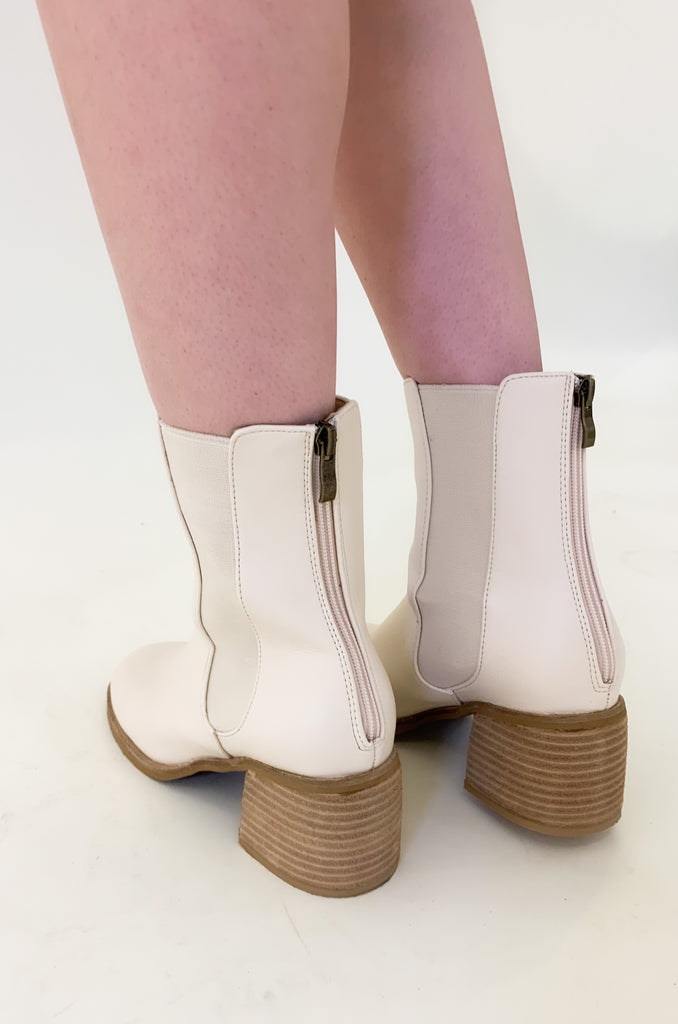 The Villa Creamy Nude Booties are right on trend this season with hints of 70s inspired design and a gorgeous neutral tone. They are so chic and will effortlessly enhance your outfit. Elastic sides and a zip up back make them extremely comfortable and easy to put on. 