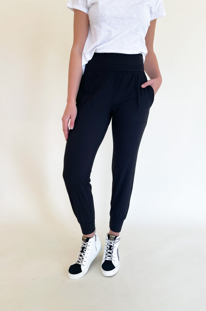 The Walker Yoga Jogger are buttery soft! Not only do they feel amazing on, but they also look elevated. This style is perfect for all you busy ladies who want to look good and feel good on-the-go. This pant has a comfortable elastic waist and ankle cuff. Plus, they have pockets! Trust us, you will want to snag these. 