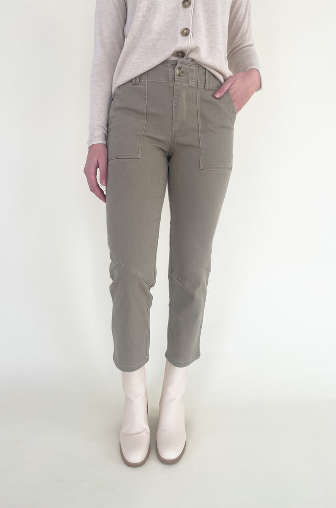 The Washed Utility Crop Pants are so comfortable, but look cool and elevated. They have a utility look, but the fit is very flattering. This style is a straight leg, semi-cropped fit that pairs perfectly with your winter boots. You can wear this style all year round too!