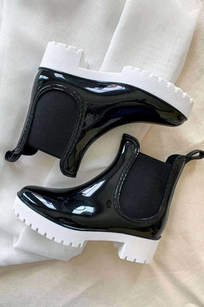 The Wellies Black Patent Pull on Bootie is a spring essential! It is the perfect boot to keep out the rain and slush. Plus, the Chelsea style and color block white heel is very trendy. This will be a style you'll wear again and again.