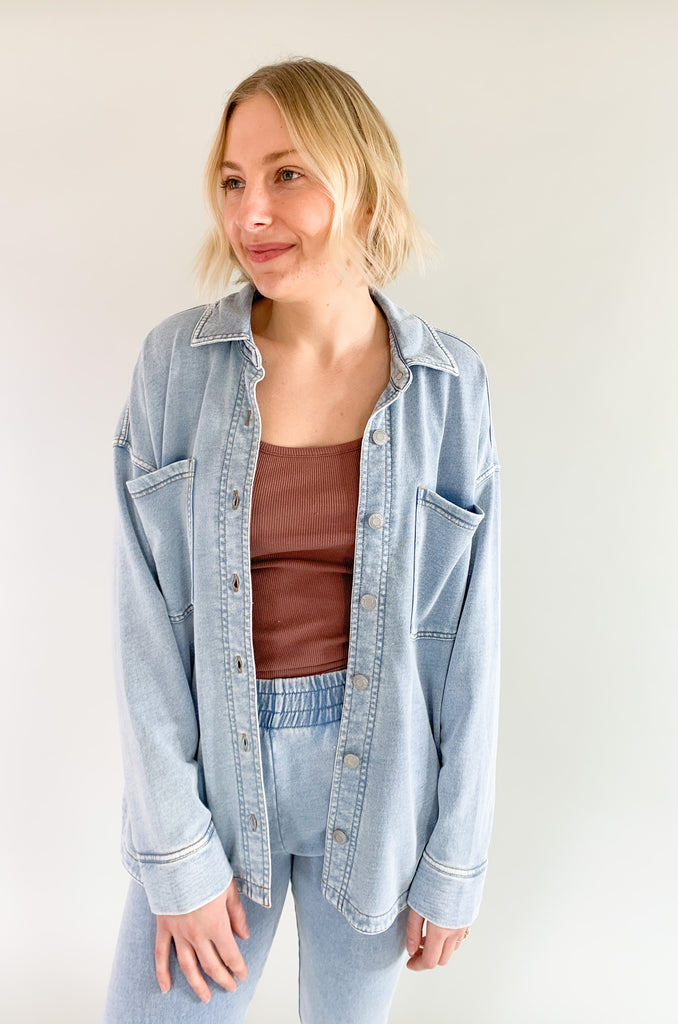 The [Z SUPPLY] All Day Knit Denim Jacket is such a fun update to your traditional denim jacket. We are all about elevated basics in luxe fabrics. This style is so soft and cozy, mirroring the fabric of a comfortable french terry sweater. The special wash looks vintage and cool. Pair it with your favorite bottoms for an effortless look!