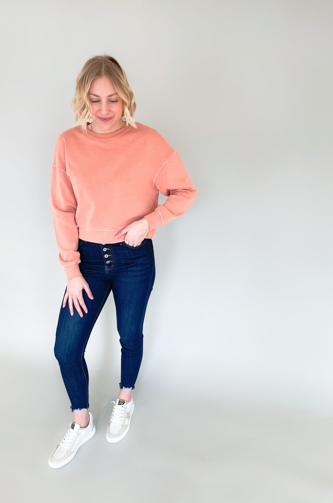 We are loving this new [Z SUPPLY] Cityscape LS Sweatshirt! The fabric is very soft and cozy, but still has an elevated look to it. You can wear the sweatshirt casually with leggings, or dress it up with a button up. The color is playful and totally spring. It's a Katsch favorite just in a new color!