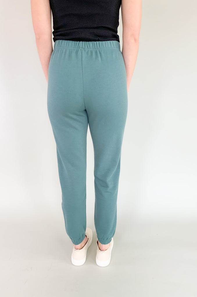 Here's your sign to replace your go-to joggers this season! We love these [Z SUPPLY] Classic Gym Joggers because they are so soft and cozy. The outside feels like a well-loved jersey cotton while the inside is lined with fleece. Pair them with our new matching pullover for the complete look!