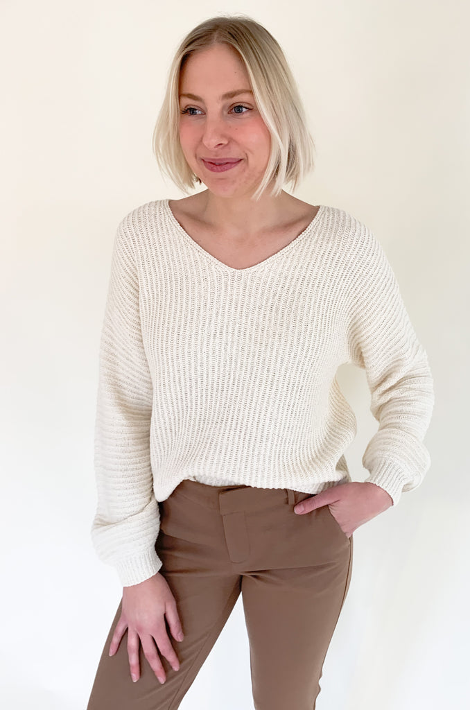 The [Z SUPPLY] Joni V Neck Pullover is a classic style that will transfer from season to season. The fabric is not too heavy and very comfortable. It looks so chic and timeless, especially when paired with our favorite Kelsey Knit Trousers.