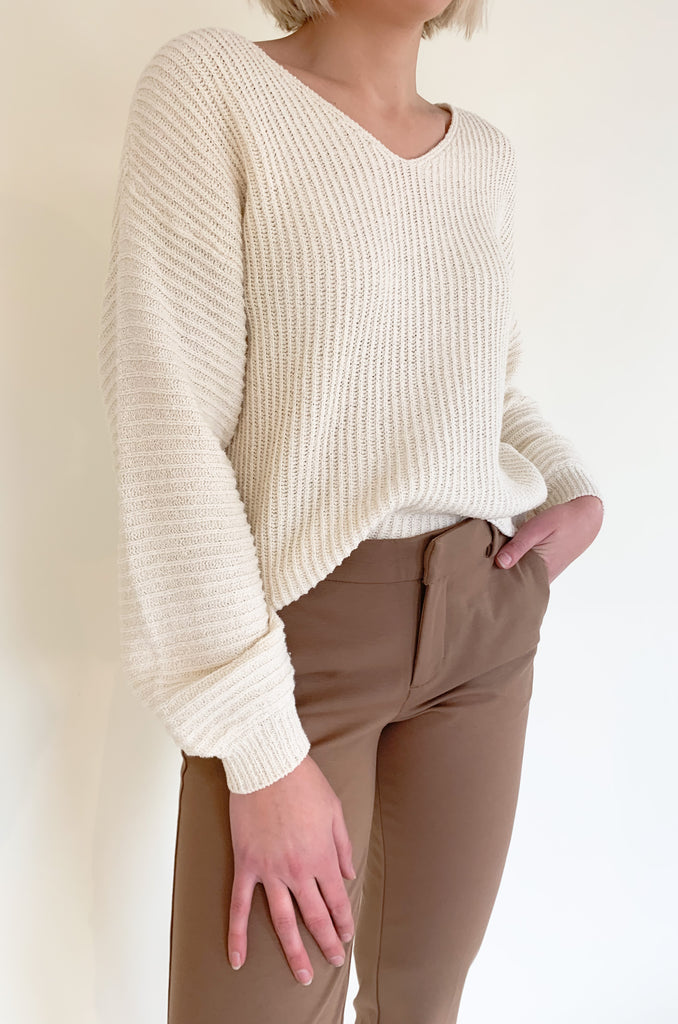 The [Z SUPPLY] Joni V Neck Pullover is a classic style that will transfer from season to season. The fabric is not too heavy and very comfortable. It looks so chic and timeless, especially when paired with our favorite Kelsey Knit Trousers.