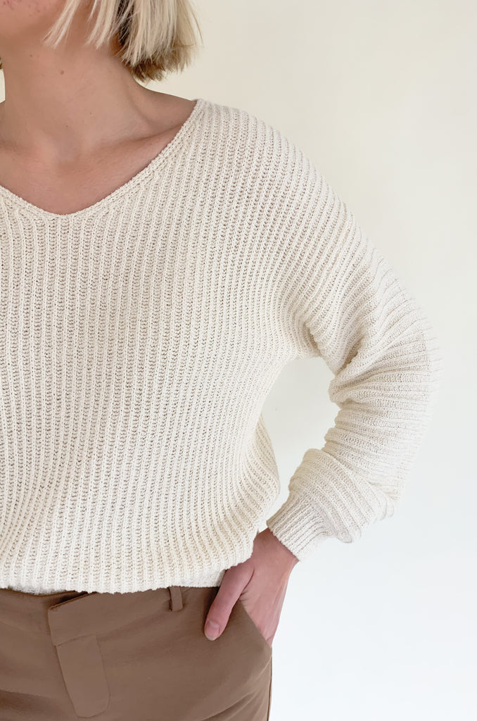 The [Z SUPPLY] Joni V Neck Pullover is a classic style that will transfer from season to season. The fabric is not too heavy and very comfortable. It looks so chic and timeless, especially when paired with our favorite Kelsey Knit Trousers.