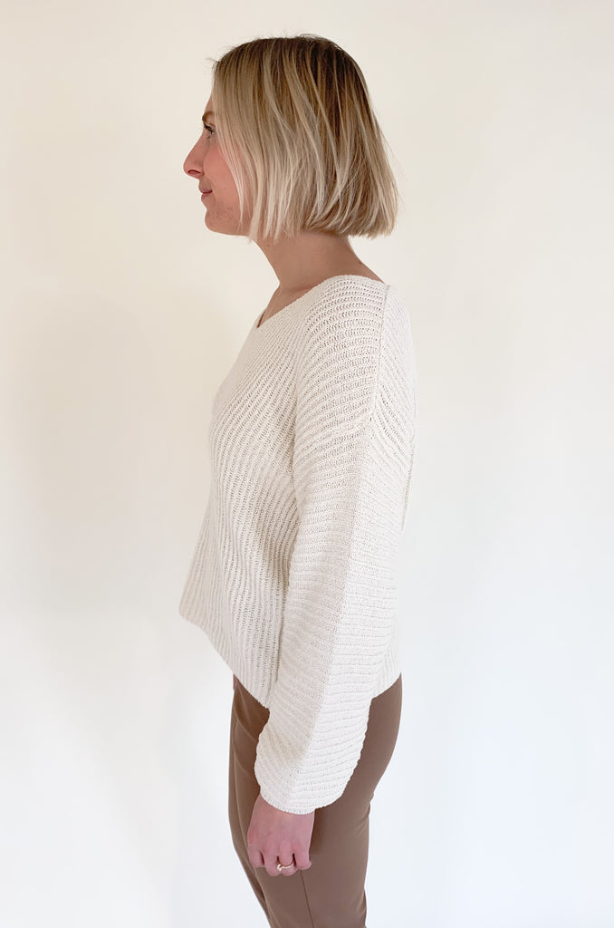 The [Z SUPPLY] Joni V Neck Pullover is a classic style that will transfer from season to season. The fabric is not too heavy and very comfortable. It looks so chic and timeless, especially when paired with our favorite Kelsey Knit Trousers.