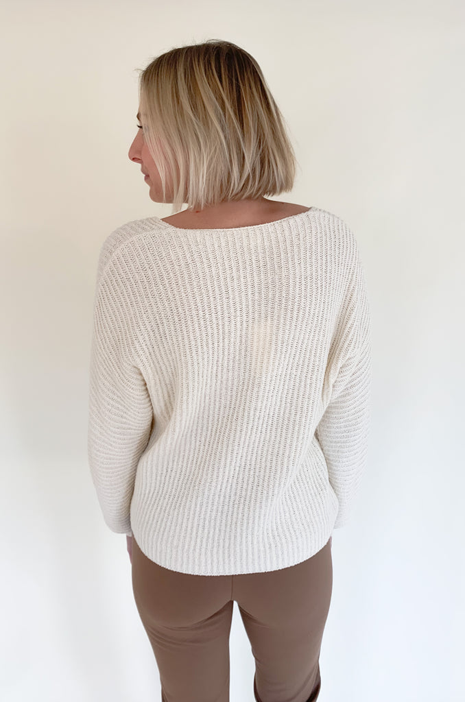 The [Z SUPPLY] Joni V Neck Pullover is a classic style that will transfer from season to season. The fabric is not too heavy and very comfortable. It looks so chic and timeless, especially when paired with our favorite Kelsey Knit Trousers.