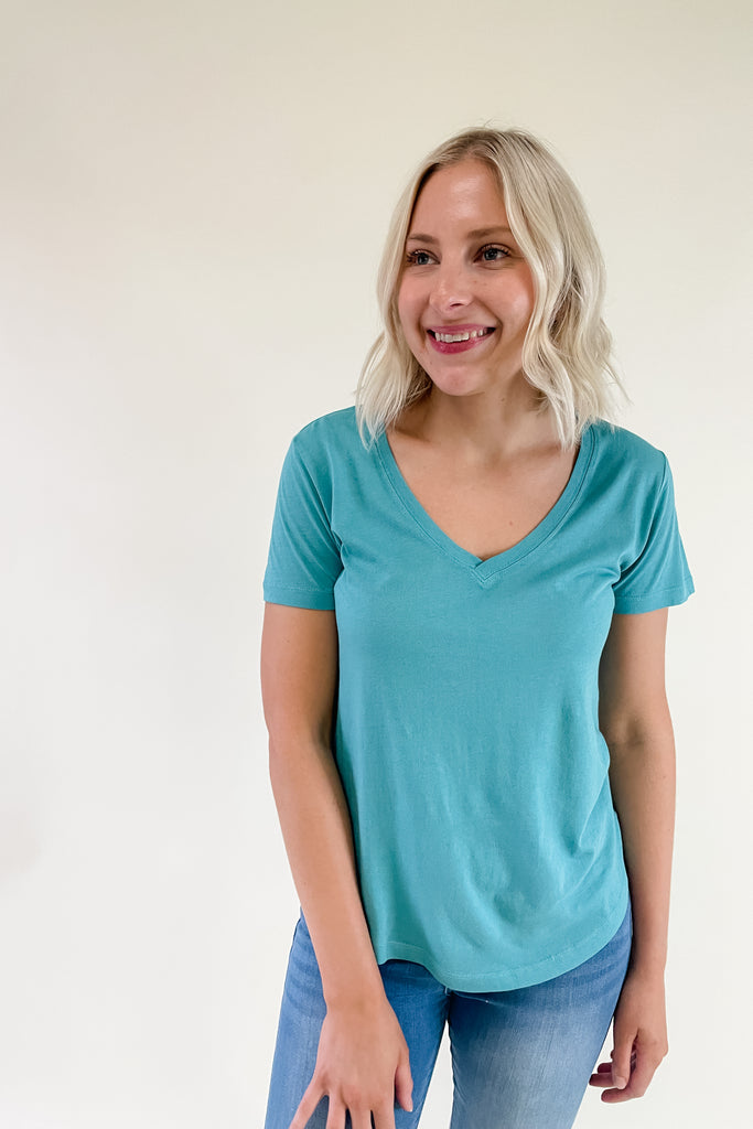 The [Z SUPPLY] Kasey Modal V Neck Tee Modal V-Neck Tee wins in comfort and style because of its classic body and signature v-neckline. It is cute, casual, and perfect for women on the go. The fabric is so soft too!