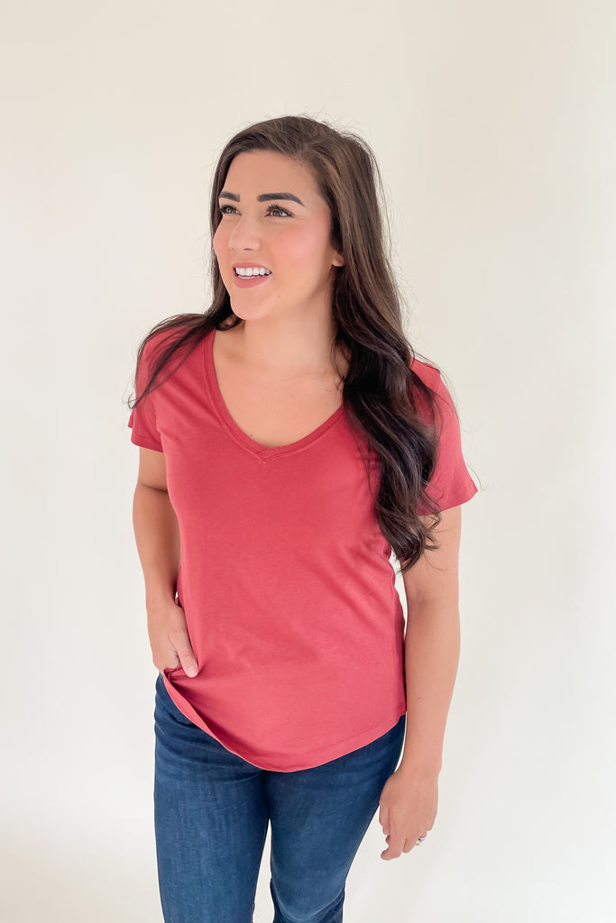 The [Z SUPPLY] Kasey Modal V Neck Tee Modal V-Neck Tee wins in comfort and style because of its classic body and signature v-neckline. It is cute, casual, and perfect for women on the go. The fabric is so soft too!