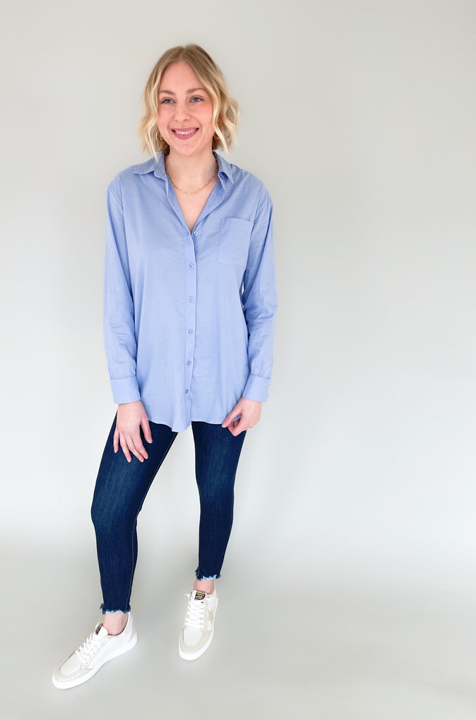 The [Z SUPPLY] Poolside Shirt is the perfect button down for spring! It is 100% cotton, so it has a nice lightweight feel. The fit is slightly oversized, making it perfect for a causal look. You can dress it up too! Just pair it with slacks or under a cardigan for a business casual style. 