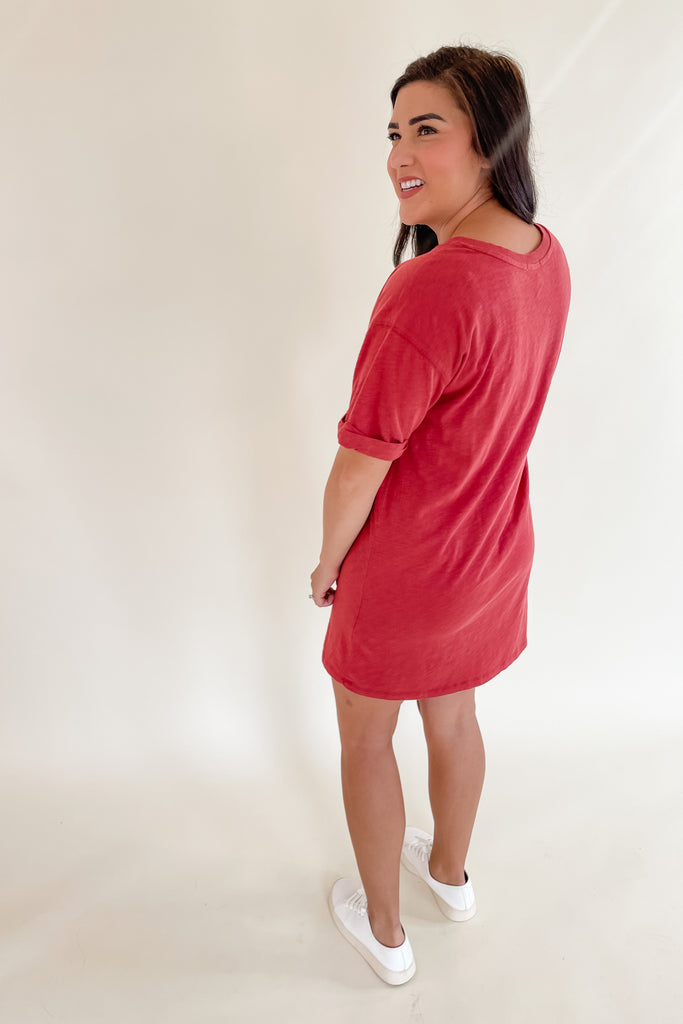 Who doesn't love a t-shirt dress like our new [Z SUPPLY] V Neck T Shirt Dress! The V-Neck T-Shirt Dress is made from a 100% cotton Slub Jersey knit fabric. Featuring a ribbed v-neck design with rolled sleeves, this dress is an easy essential you’ll want to have on-hand. It's so cute and comfy!